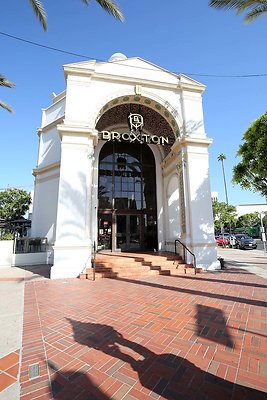 Broxton 213 Westwood