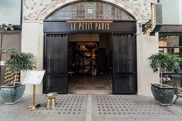 Le Petit Paris 213