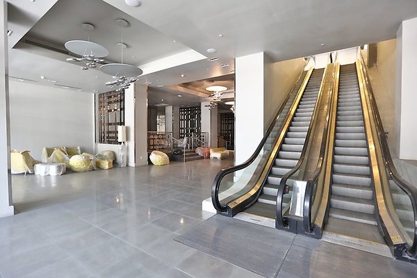 CapEq Clark Hotel 1391.LA Empty