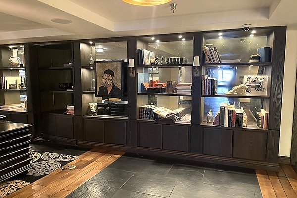 LibraryHotelFig0006