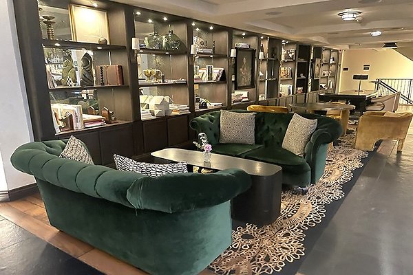 LibraryHotelFig0001