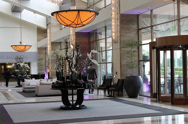 Hotel Lobby UNI-9455-LA