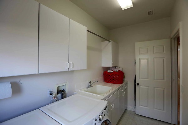 626B Laundry Room 0076 626B Laundry Room 0076