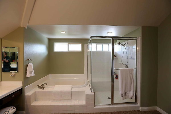 626B Master Bedroom Bathroom 0097 626B Master Bedroom Bathroom 0097