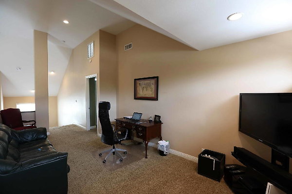 626B 2nd Floor Den Office 0085 626B 2nd Floor Den Office 0085