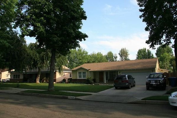 UNI 7023-North Hills  AVAIL