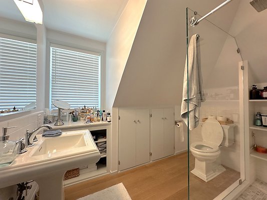 WESTSIDE LOCATIONS 83 WESTSIDE LOCATIONS 83